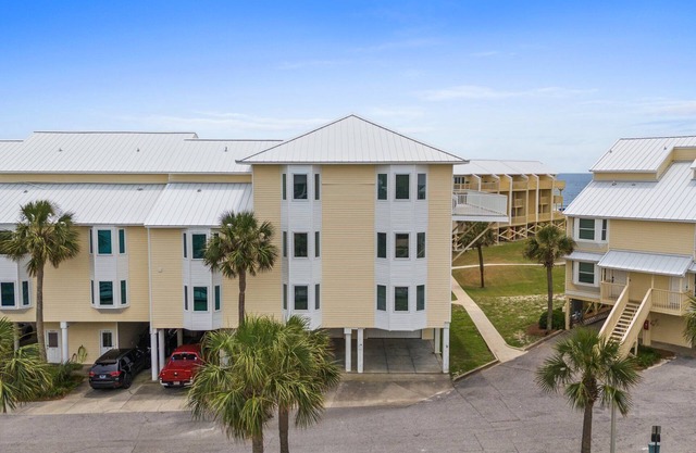 Sleeps 20, 6BR, game room, & elevator