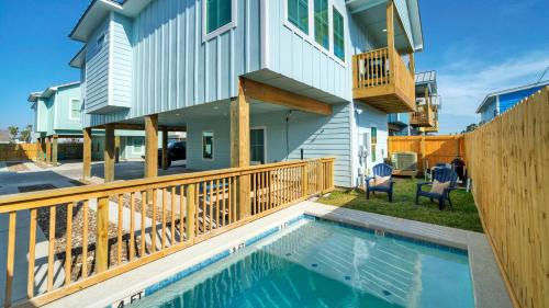 Sleeps 22 2 Homes w Private Pool Patio Walkable Location Golf Cart Zone