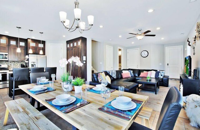 Sleeps 48 Townies | Pool/Spa | Garage | Downtown Location | Entrada 424/428/432