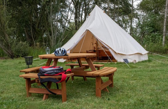 Sleeps-5 lakeside tent - Suffolk