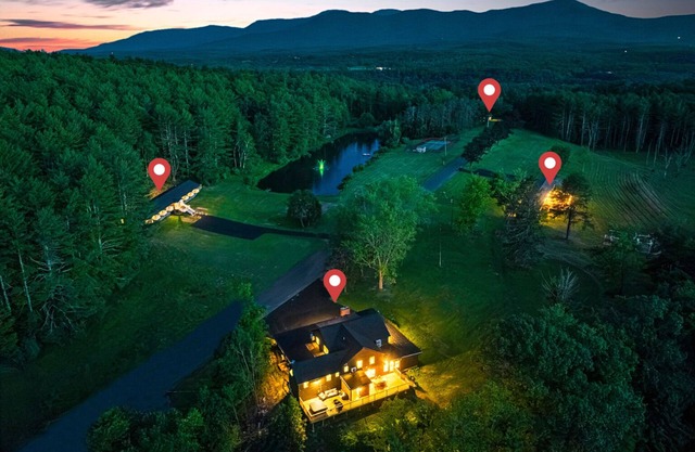 Sleeps 52 - Pond, Tennis Court, Hot Tubs, Sauna