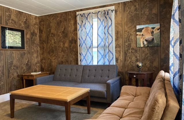 Sleeps 6! Free Wine! Comfy 2-Bedroom In S. Berwick