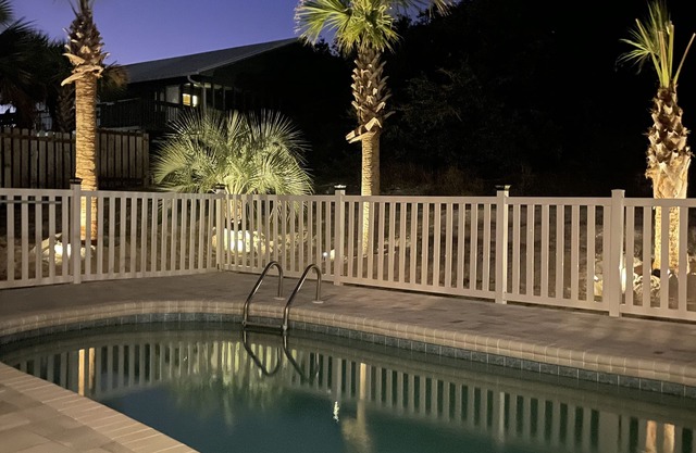SLEEPS 8, VIEWS , 2 KING MASTERS, DOG FRIENDLY, PRIVATE POOL
