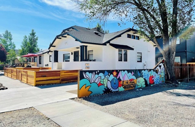 Sleeps28Triplex/7Bedroom7.5 Bath