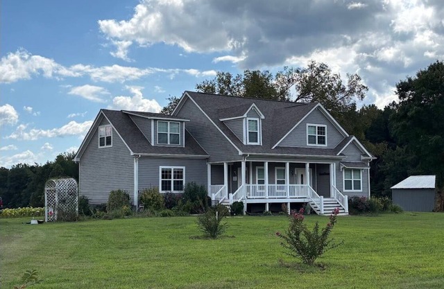 Sleepy Hollow Farms, New Farmhouse near VIR - 1/2mile off Main Road for Privacy
