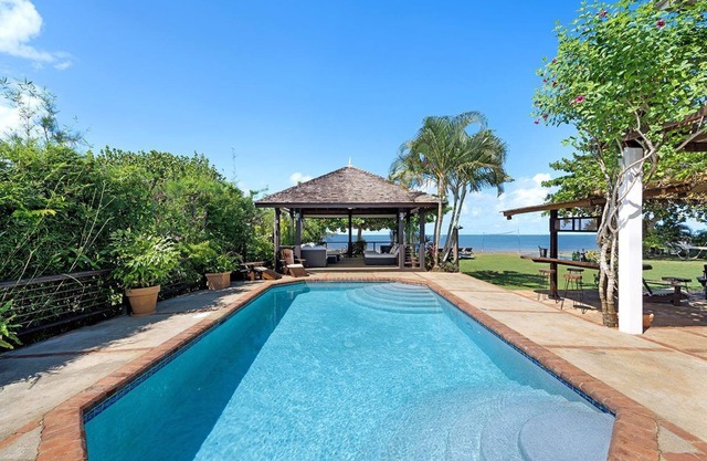 Sleepy Shallows - Fabulous Beachfront Villa