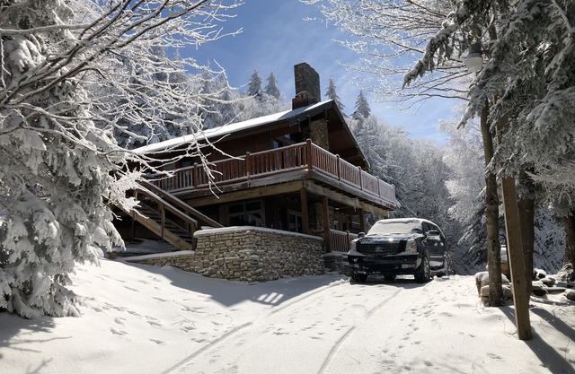 SLOPESIDE CHALET, Near the top of Shay's Revenge/Ski in-Ski out/Great Views