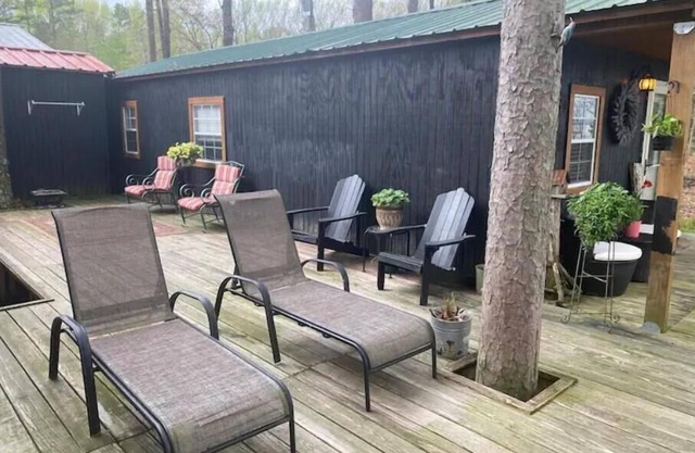 Small cabin right on the lake !