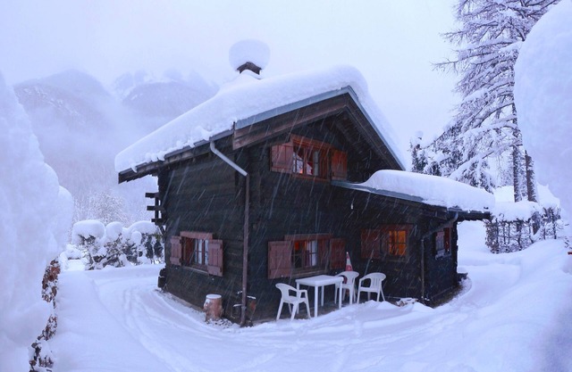 Small Chalet (Typically Montagnard) in a quiet location with large garden at Les Bossons