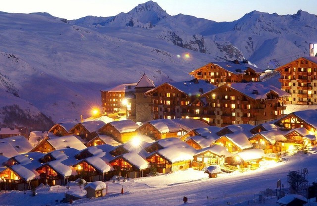 Small chalet with 3 bedrooms, its terrace and its private jacuzzi