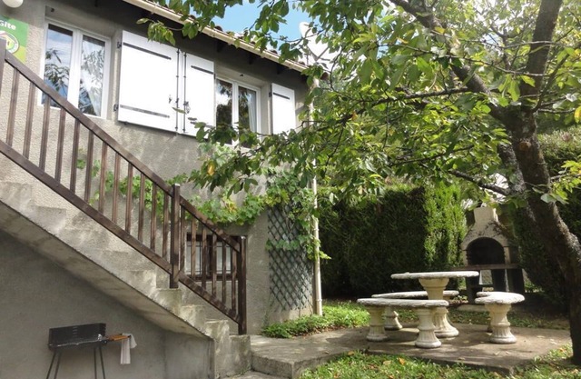 Small cottage with private garden in a peaceful setting surrounded by mountains