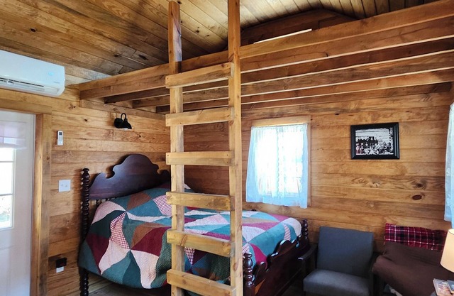 Small Cozy Cabin in the heart of the Appalachian Mountains