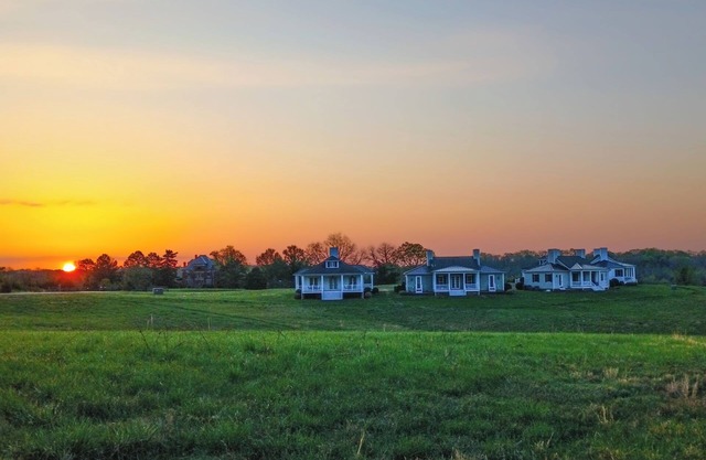 Small efficiency unit near Hampden-Sydney and Longwood