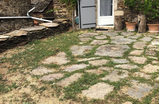 Small gîte in Cevennes with artisan workshops