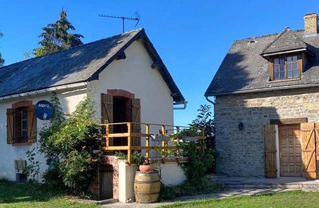 Small holiday estate with pool, for several families