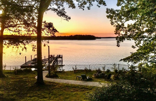 Small piece of heaven on the lake - King suite