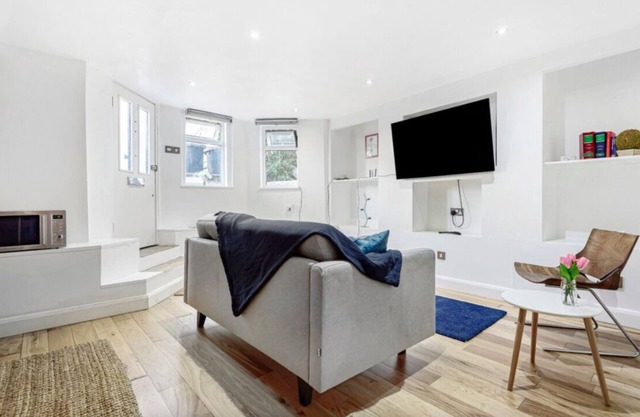 Smart and Cosy apartment with own private garden and entrence