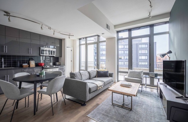 Smart Logan Circle 2BR w/DM, Gym, W/D, nr. Whole Foods, by Blueground
