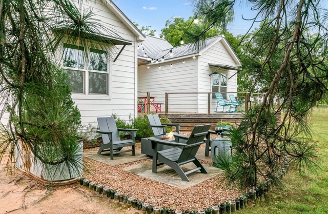 Smith House | 2/1, Kitchenette, Gas Fire pit & Grill, Pets w/fee
