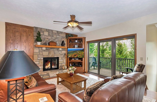 Smokies 1 | Fireplace, Restaurant, Pool, Spa