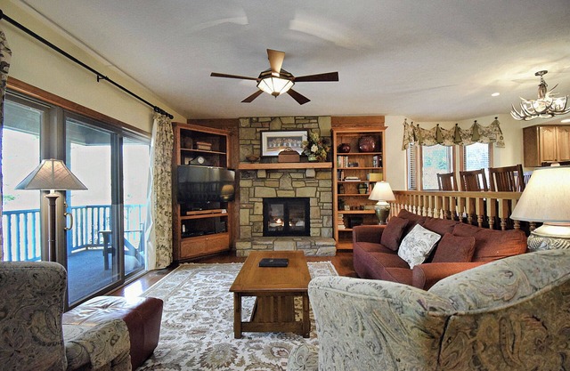 Smokies 3 | Fireplace, Restaurant, Pool, Spa