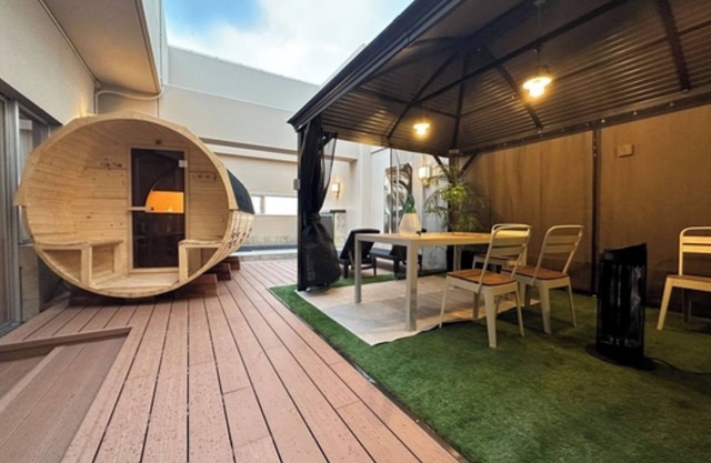 SmokingLuxury city glamping Room Breakfast included barrel sauna BBQ openair bath/Toyonaka Ōsaka