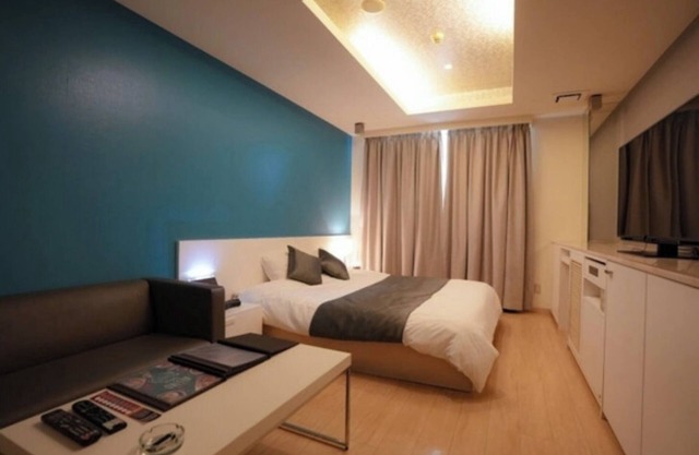 SmokingRoom type selected at random King bed Free breakfast and free parking/Toyonaka Ōsaka