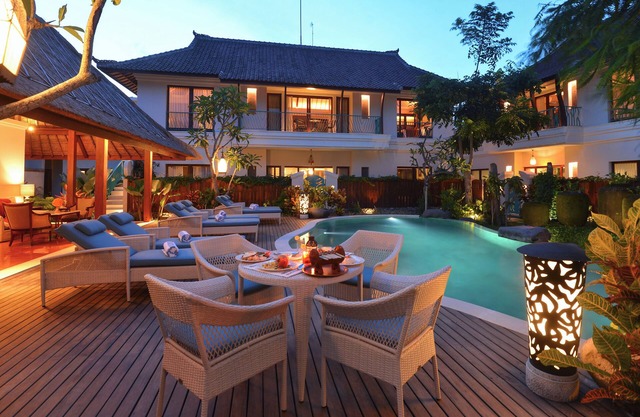 SN14001 - Spacious 14 Bedroom Villa Sanur