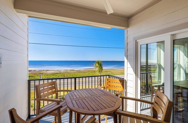 🌅Snowbird Retreat-Walk to Beach, Pets Welcome! 4BR Blue Bay Getaway🌅