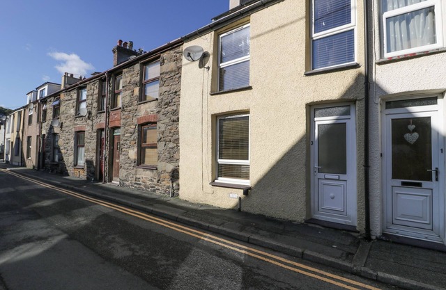 SNOWDON VIEW, pet friendly, character holiday cottage in Llanberis