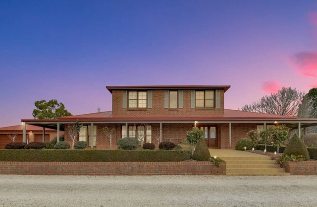 Snowline - Ultimate Getaway, Pool, Sleeps 16