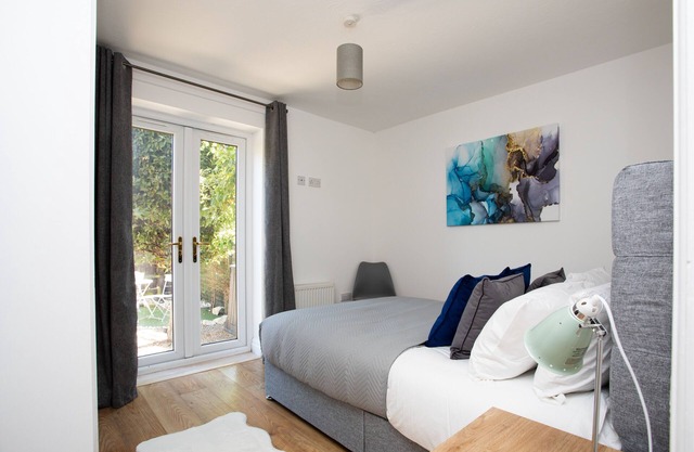 Snug apartment in the heart of Beaconsfield Old Town