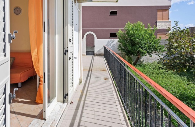 Snug Holiday Home in Niza di Sicilia with Balcony