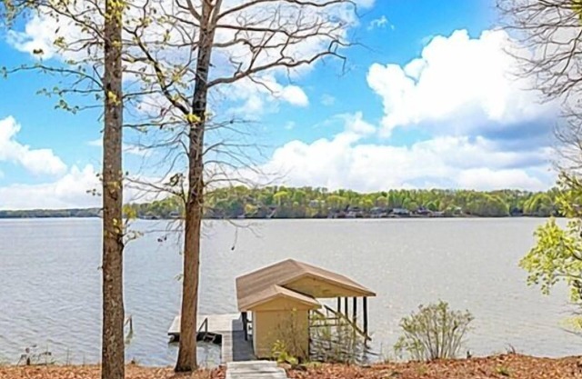 Snuggle Inn | Main Lake | Pet-friendly