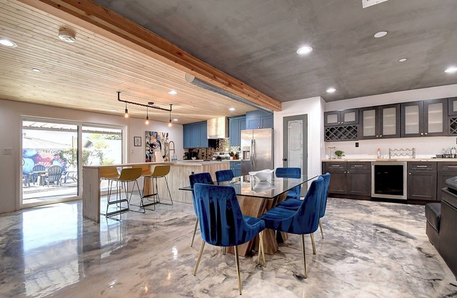 So Scottsdale Modern Bungalow w/6 Bdrms!