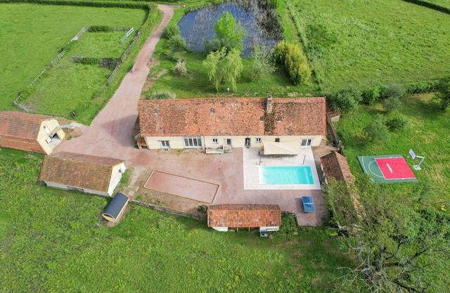 So Villa Chez Pommet (03) - Heated swimming pool - Basketball - Sauna 2h Lyon - 30p.