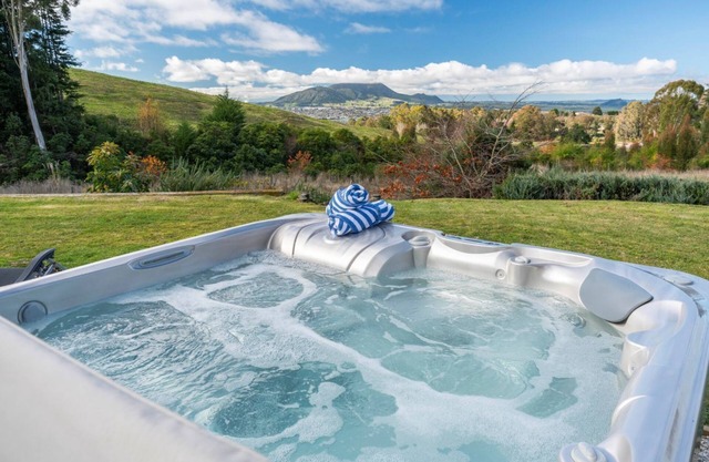Soak & Stay Acacia Bay - Taupo