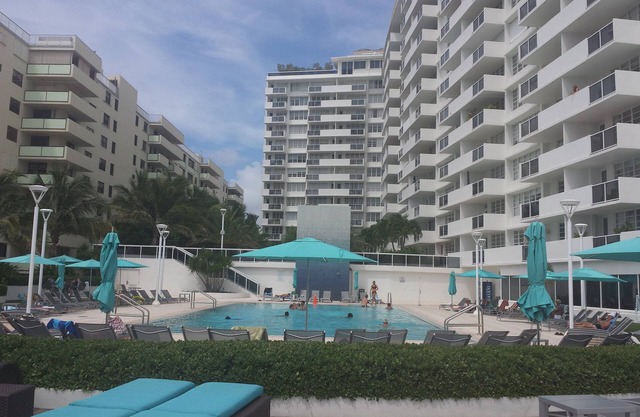 SOBE ~ ART DECO DISTRICT ~ SOUTH BEACH ~ RITZ CARLTON Condo on the Water