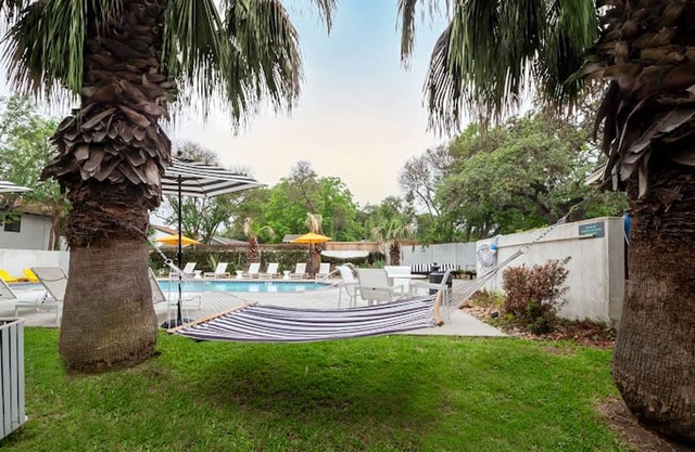 Soco 2BR Comfy Suite w Pool King bed Fast Wifi