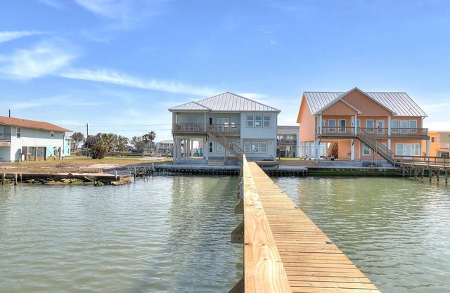 Soggy Pollards! On Copano Bay! Waterfront! Private 250 ft. lighted pier!