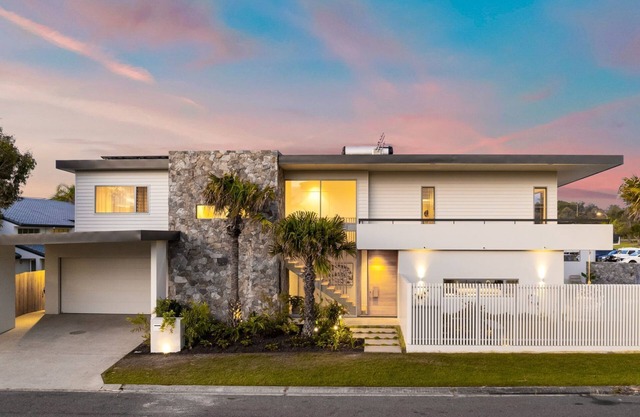 Solana - A Beachside Masterpiece. Enjoy free nights with Belle Escapes Byron Bay