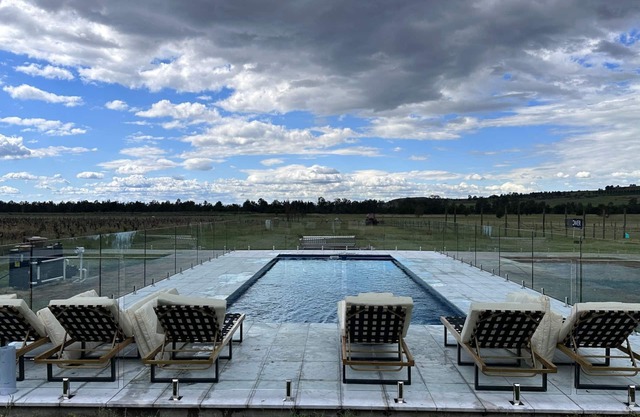 Soldiers Cottage picturebook vineyard home in cute Hunter Valley village