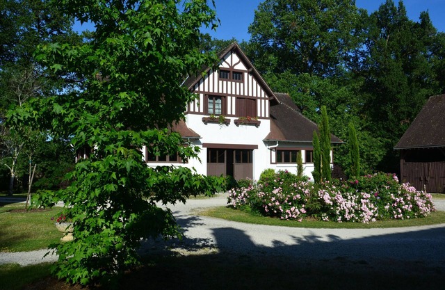 Sologne 4* cottage for 7, garden, hiking, near Orleans
