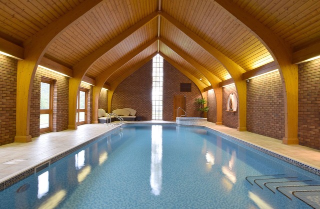 SOLWAY, pet friendly, luxury holiday cottage, with pool in Chester
