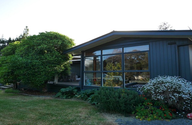 Somers Beach Retreat - Only 200 metres to beach, ideals for couples or small family