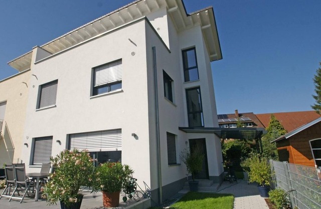 Something special: Modern, bright 2-room apartment with large roof terrace