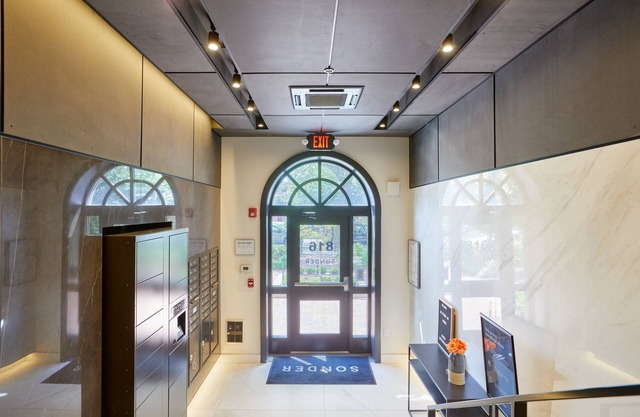 Sonder Callisto | Superior One-Bedroom Apartment