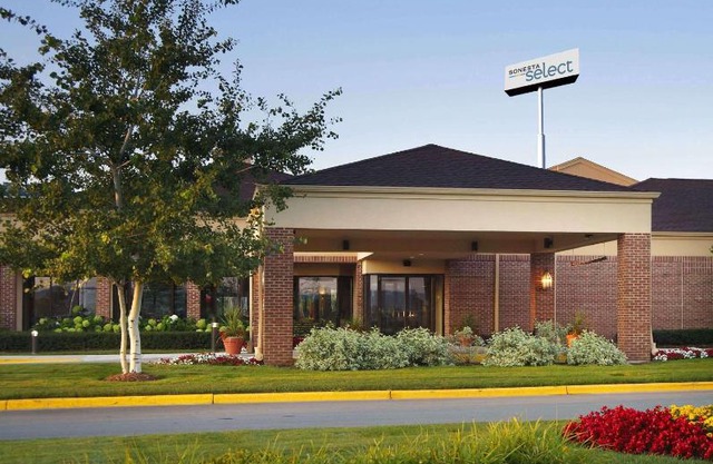 Sonesta Select Milwaukee Brookfield