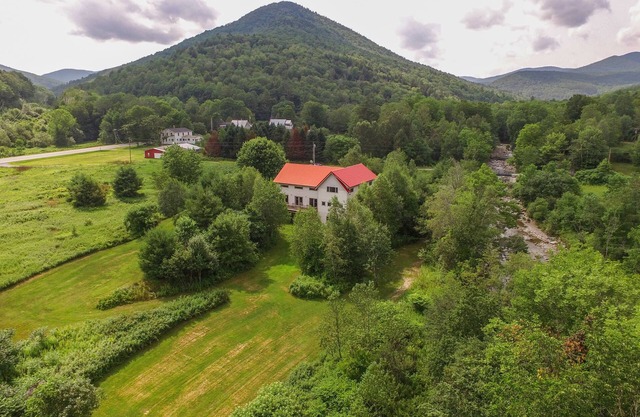 Songbird Haven–majestic VT Timberframe, Dog-Friendly Home Along The White River
