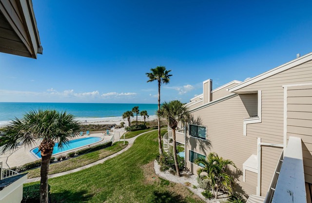 Sonrisa 10 | Beachfront Townhome in Belleair Beach